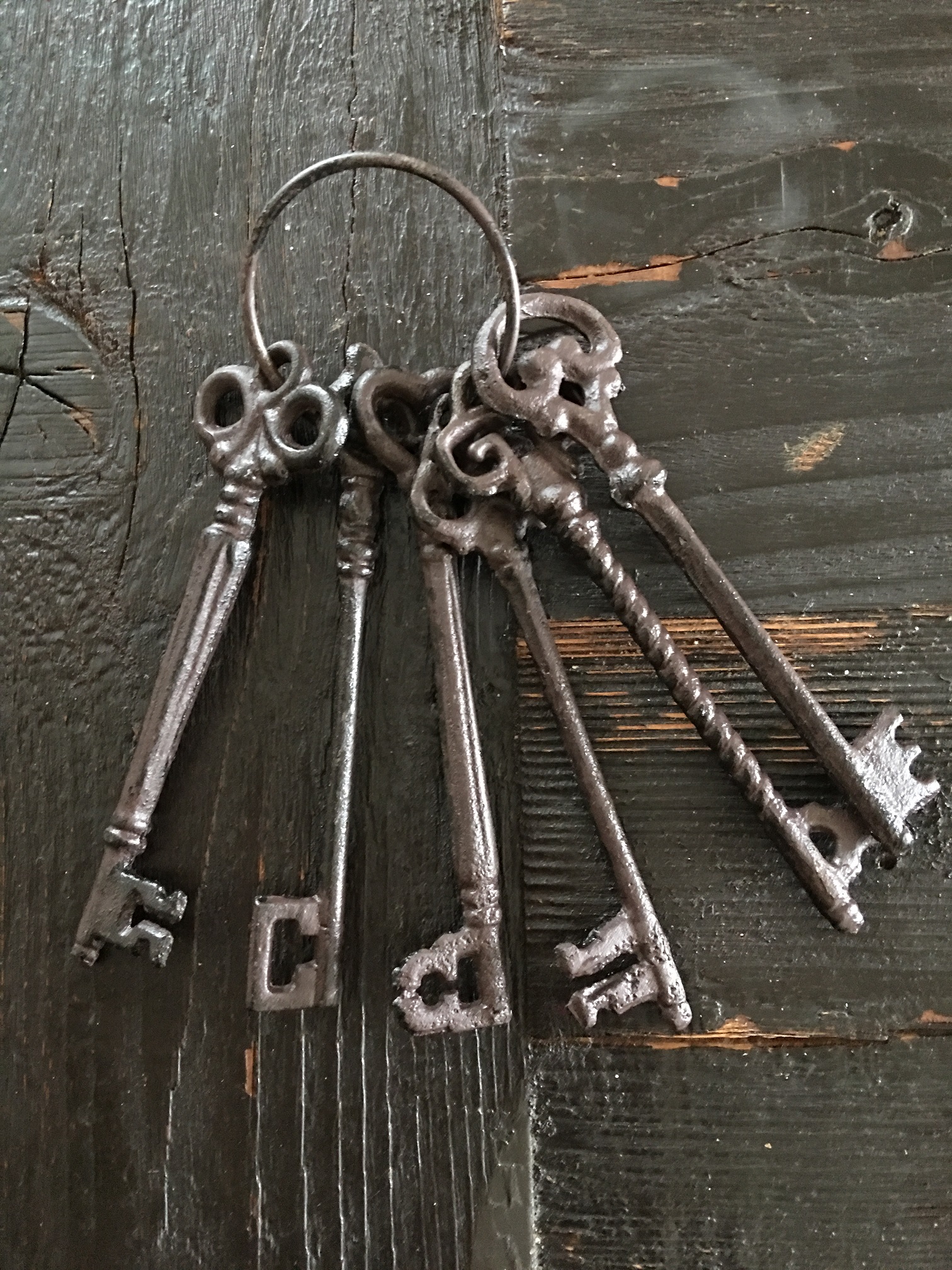Middeleeuwse sleutelbos als 6 sleutels - decohomeliving.com
