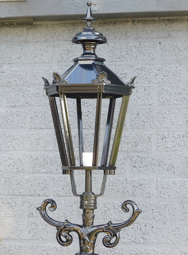 De stad Terughoudendheid omzeilen klassieke-lantaarn -barcelona---buitenlamp-met-keramische-fitting-en-glas-alu-zwart-275cm