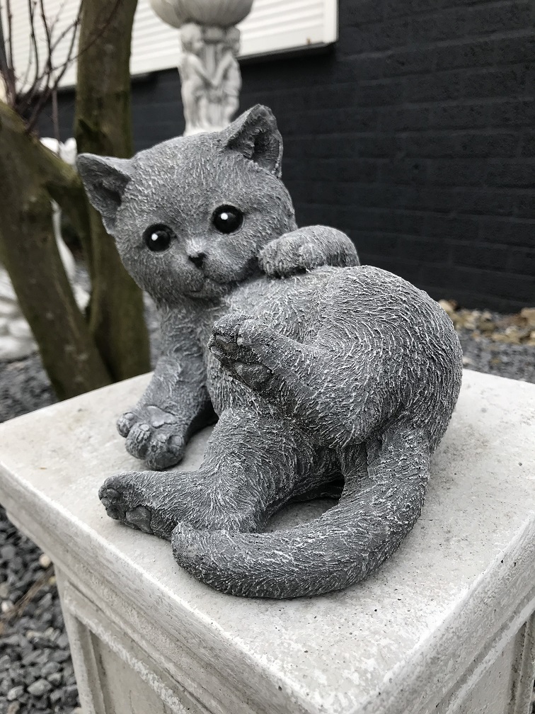 Geef rechten Onverenigbaar Schadelijk Beeld van een spelende kat / poes, gemaakt van steen, heel leuk! -  decohomeliving.com