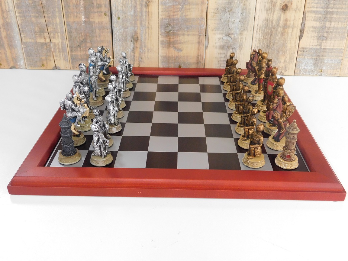 schaakspel met als thema: 'MEDIEVAL KNIGHTS', fraaie decohomeliving.com