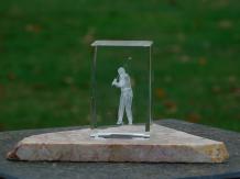 Exclusief beeld golfer in glas - 3D - voet van marmer