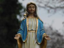 Statue der Heiligen Maria - Polystone - in Farbe