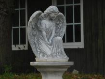 Statue Engel mit Flügeln - detailliert - Stein