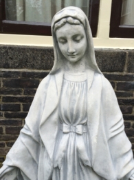 Moeder Maria / Mother Mary, groot vol stenen beeld, PRACHTIG.