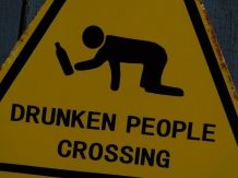 Wandbord - Drunken People Crossing - metaal