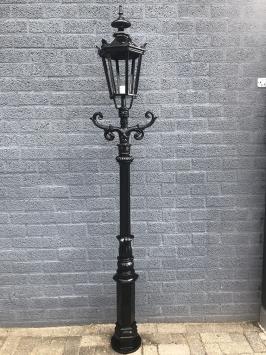 Buitenlamp, lantaarn Amsterdam met keramische fitting en glas, gegoten aluminium, 225 cm.