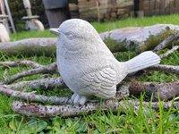 Süße Gartenfigur eines Spatzes, Vogels